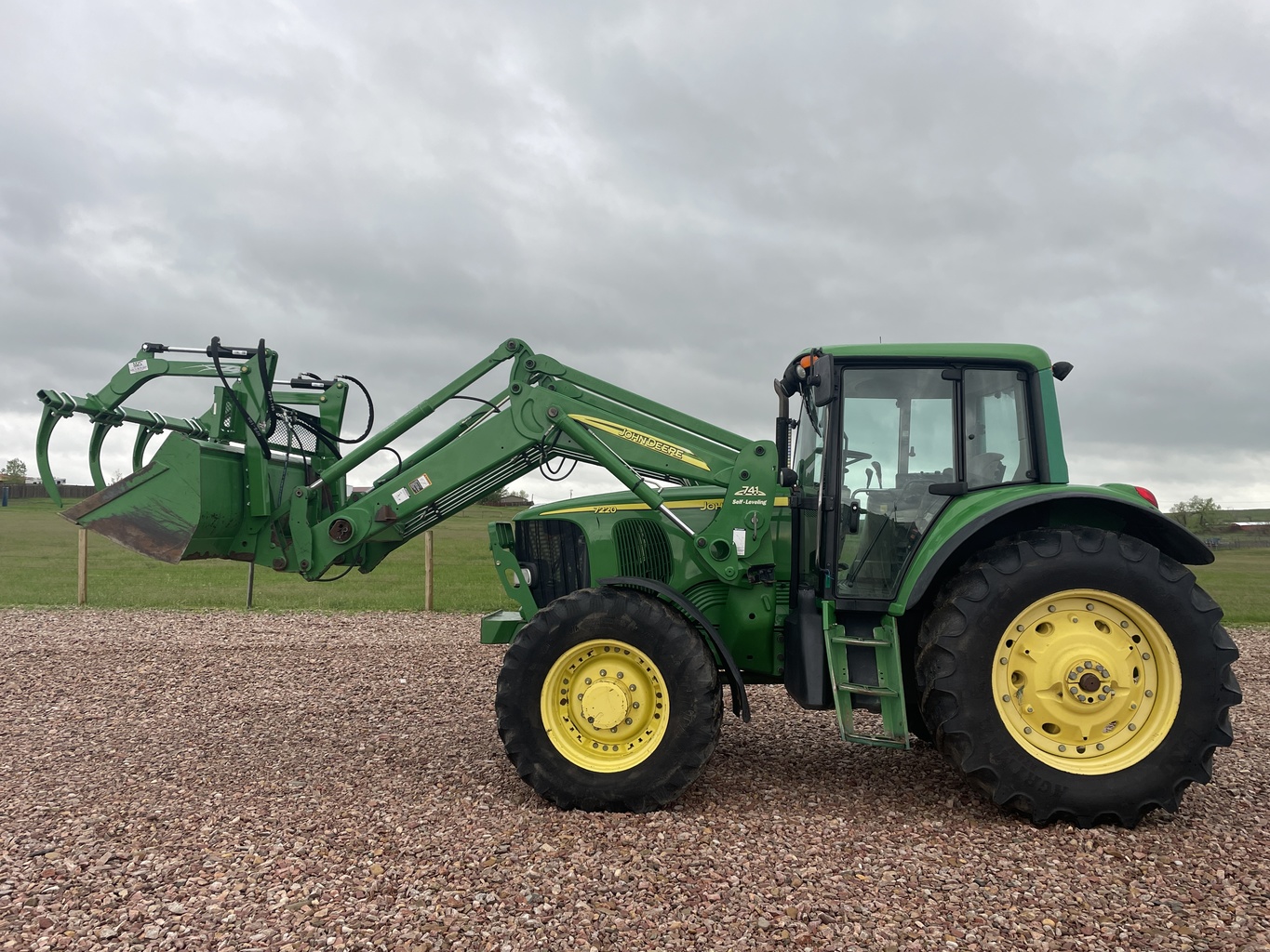 American Ag Video Auction Lot 40201914 '05 JD 7220 MFWD w/JD 741