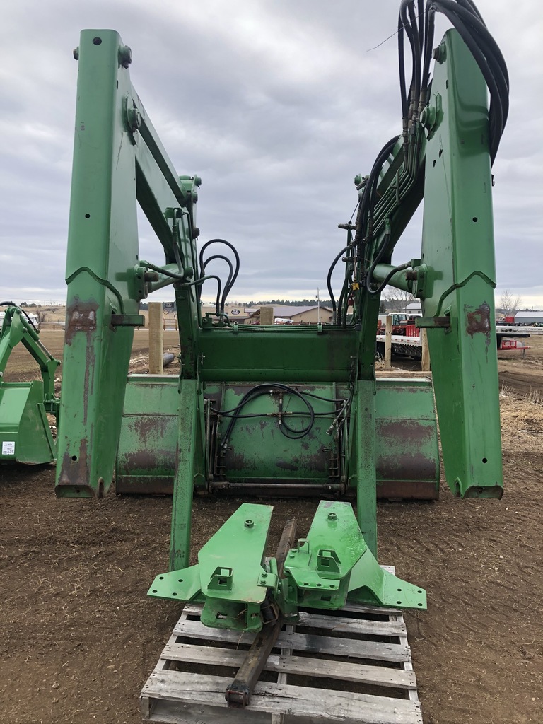 Lot 3500104 JD 740 SL Loader. OnsiteBelle Fourche SD AMERICAN AG