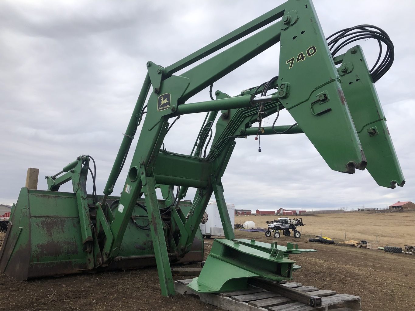Lot 3500104 JD 740 SL Loader. OnsiteBelle Fourche SD AMERICAN AG