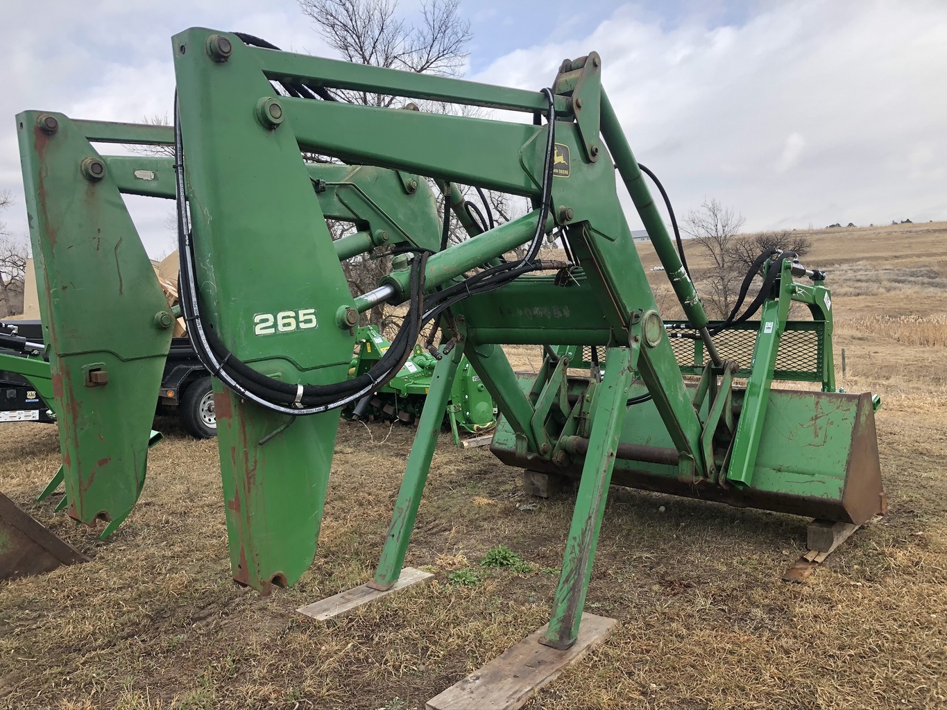 Lot 3500105 JD 265 SL Loader. OnsiteBelle Fourche SD AMERICAN AG