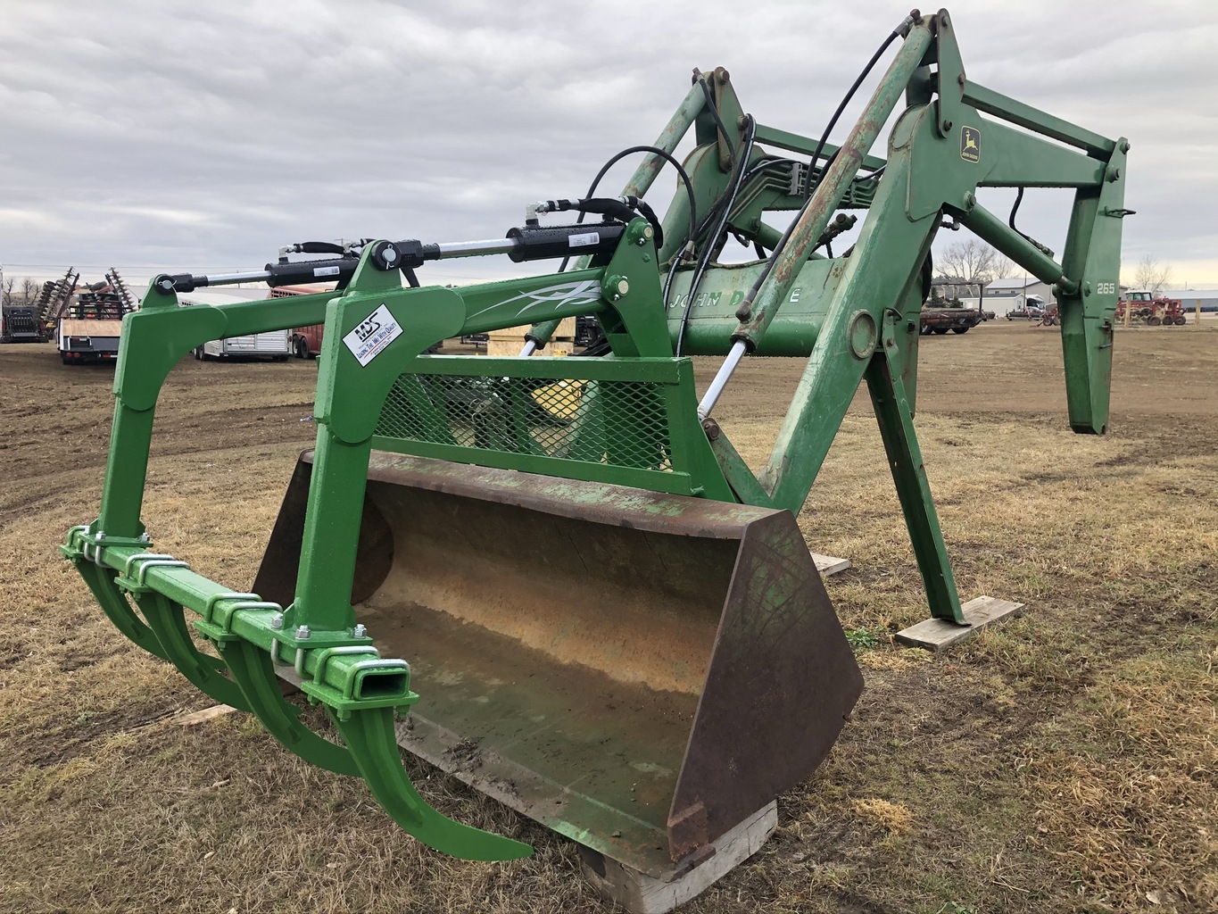 Lot 3500105 JD 265 SL Loader. OnsiteBelle Fourche SD AMERICAN AG