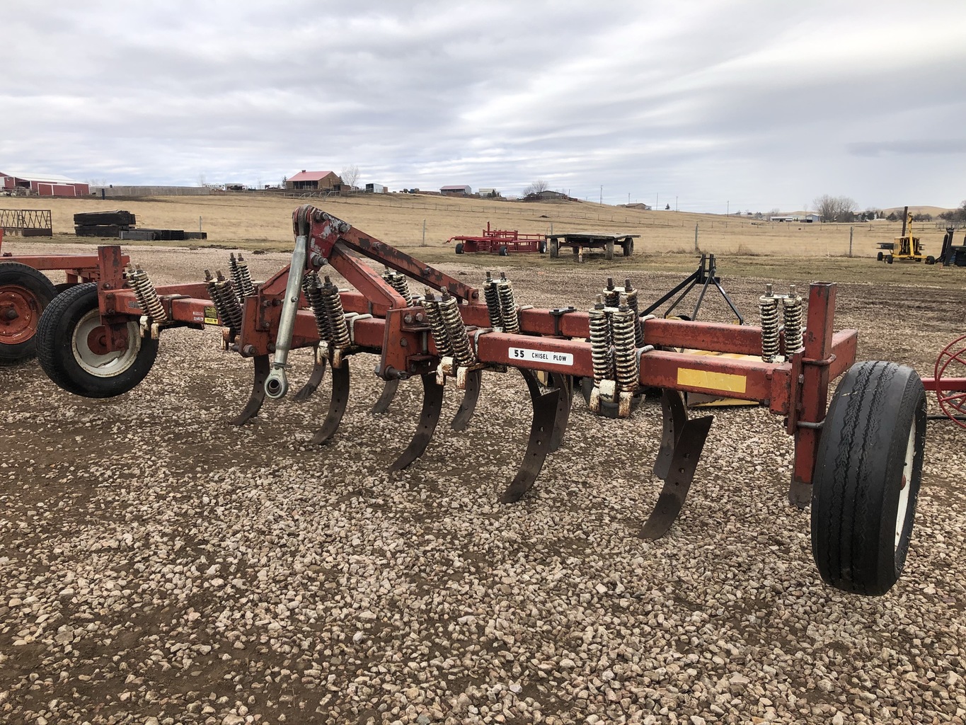 Lot 1373110 IH 55 Chisel Plow. OnsiteBelle Fourche SD AMERICAN AG
