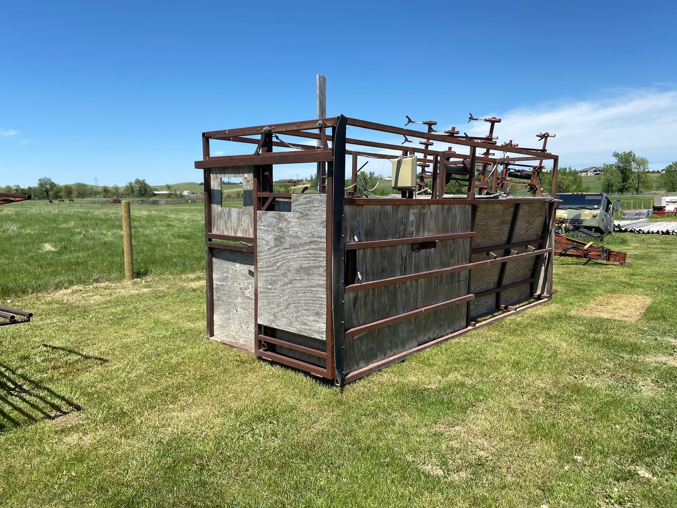 Lot 5380100 BREEDING CHUTE. OnsiteBelle Fourche SD AMERICAN AG ANNUAL SUMMER HAY EQUIPMENT