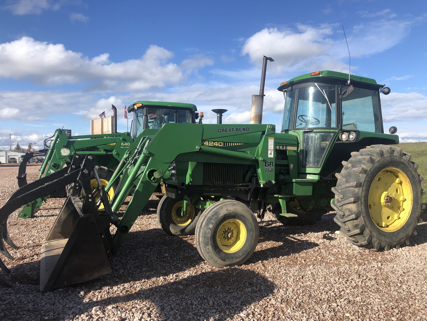 Lot 4181172 '82 JD 4240 w/ GB Loader. OnsiteBelle Fourche SD