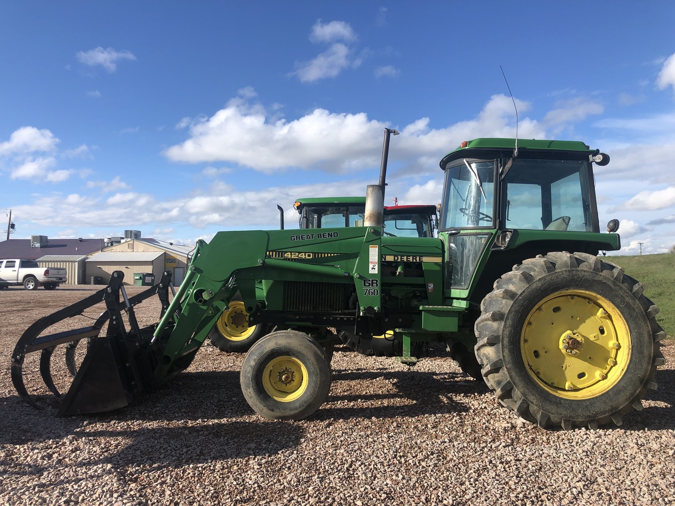 Lot 4181172 '82 JD 4240 w/ GB Loader. OnsiteBelle Fourche SD AMERICAN AG "SPECIAL HAY