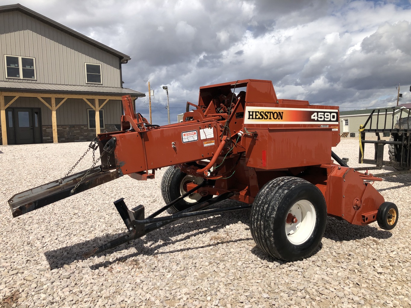 Lot 5000576 '95 Hesston 4590 Small Square Baler. OnsiteBelle