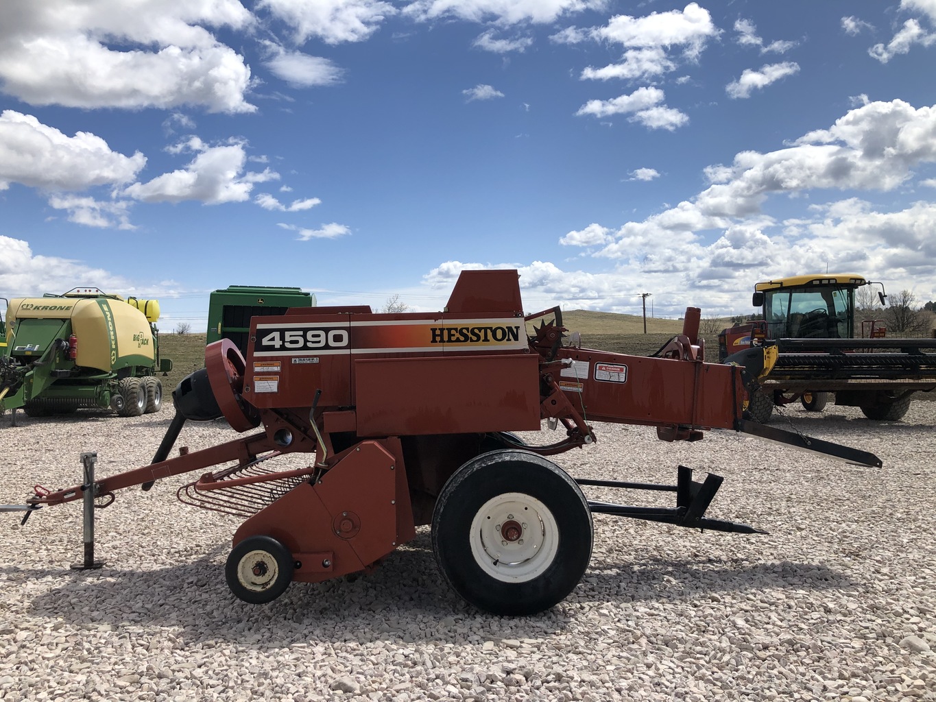 Lot 5000576 '95 Hesston 4590 Small Square Baler. OnsiteBelle